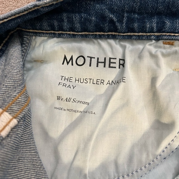 🔥MOTHER Denim The Hustler Ankle Fray Jeans in We All Scream🔥 - Picture 4 of 8
